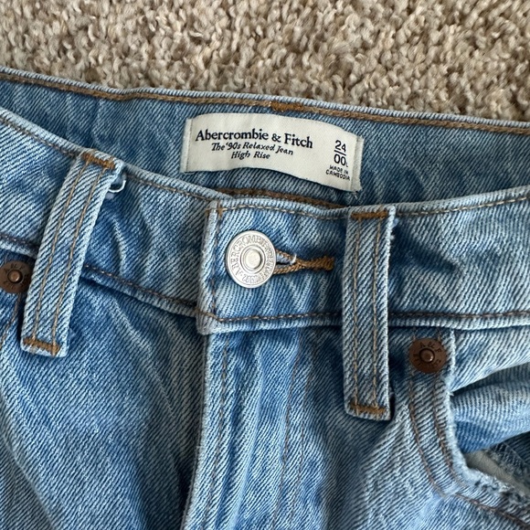Abercrombie & Fitch The ‘90s Relaxed Jean High Rise - Picture 3 of 4